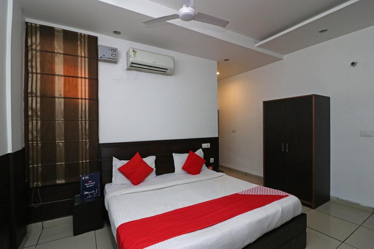 Oyo 22677 Hotel Mehfil Rajpura Exterior photo