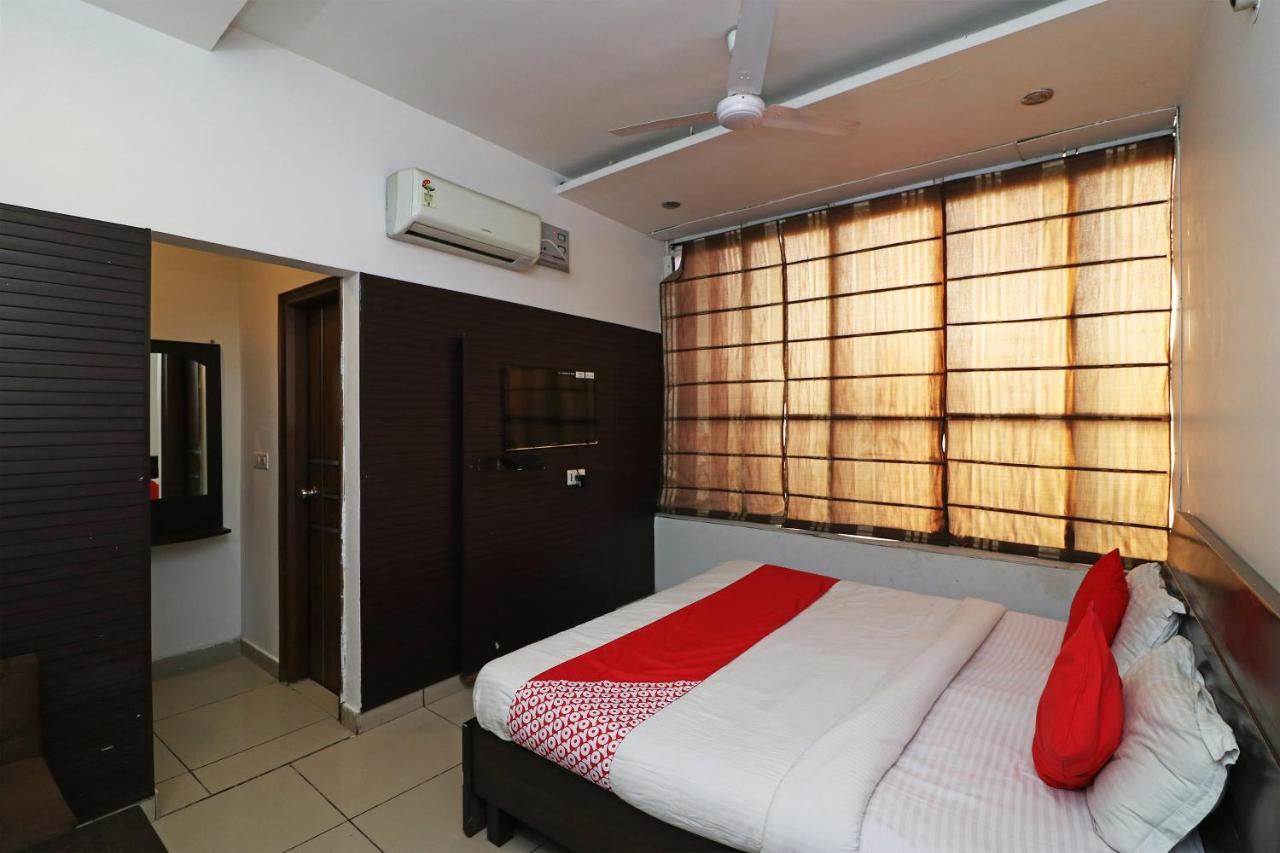 Oyo 22677 Hotel Mehfil Rajpura Exterior photo