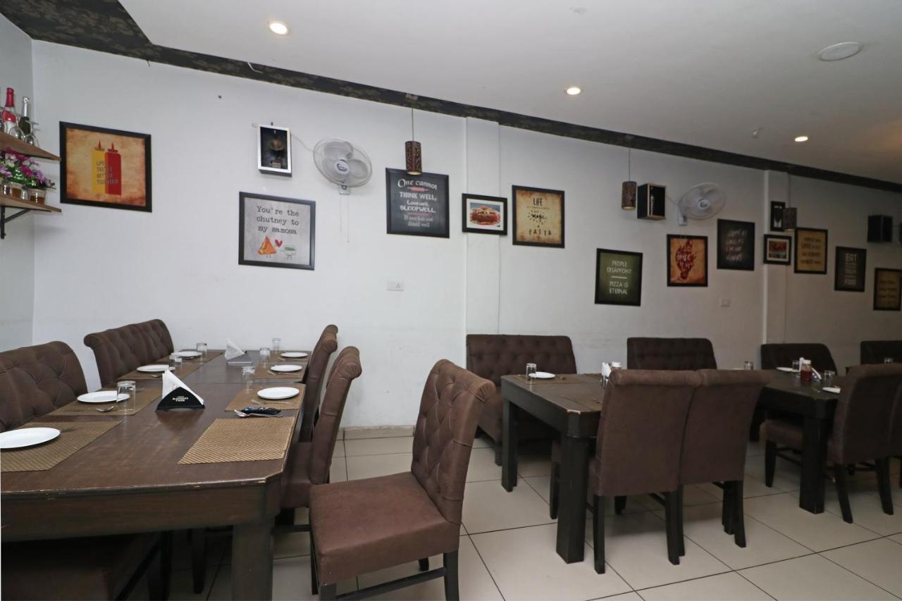 Oyo 22677 Hotel Mehfil Rajpura Exterior photo